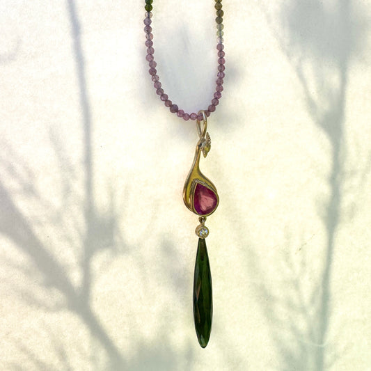 Peacock Turmalin Anhänger 18kt Gold